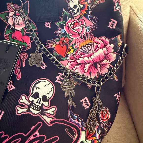 ED HARDY ICONIC TATTOOS TOTE W CHARM CHAIN Skulls Hearts Roses Vegan - Picture 3 of 16
